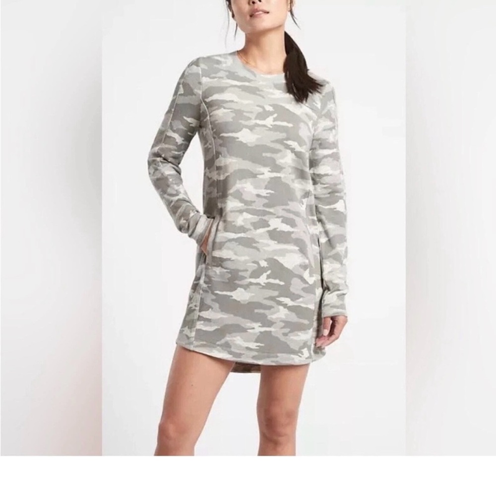 Athleta Gray Camo Long Sleeve Top